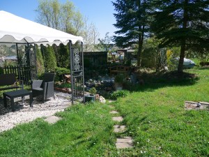 Pavillon neben Seerosenteich direkt neben der Ferienwohnung